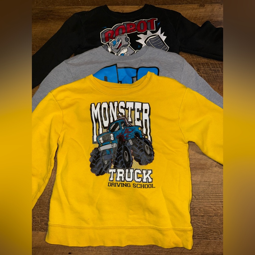 Boys 5T crewneck bundle - Picture 4 of 7